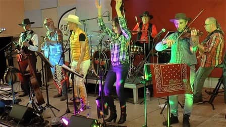 Country girl (Shake it for me) par Rockin' Chairs en concert à Joué-lès-Tours
