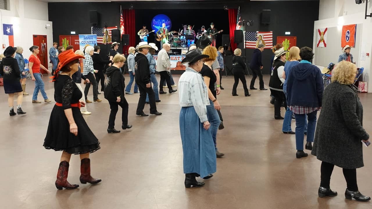 Rockin' Chairs chez les Cowboy Hat Dancers à Plaisir (78) / photo Eric Caumes