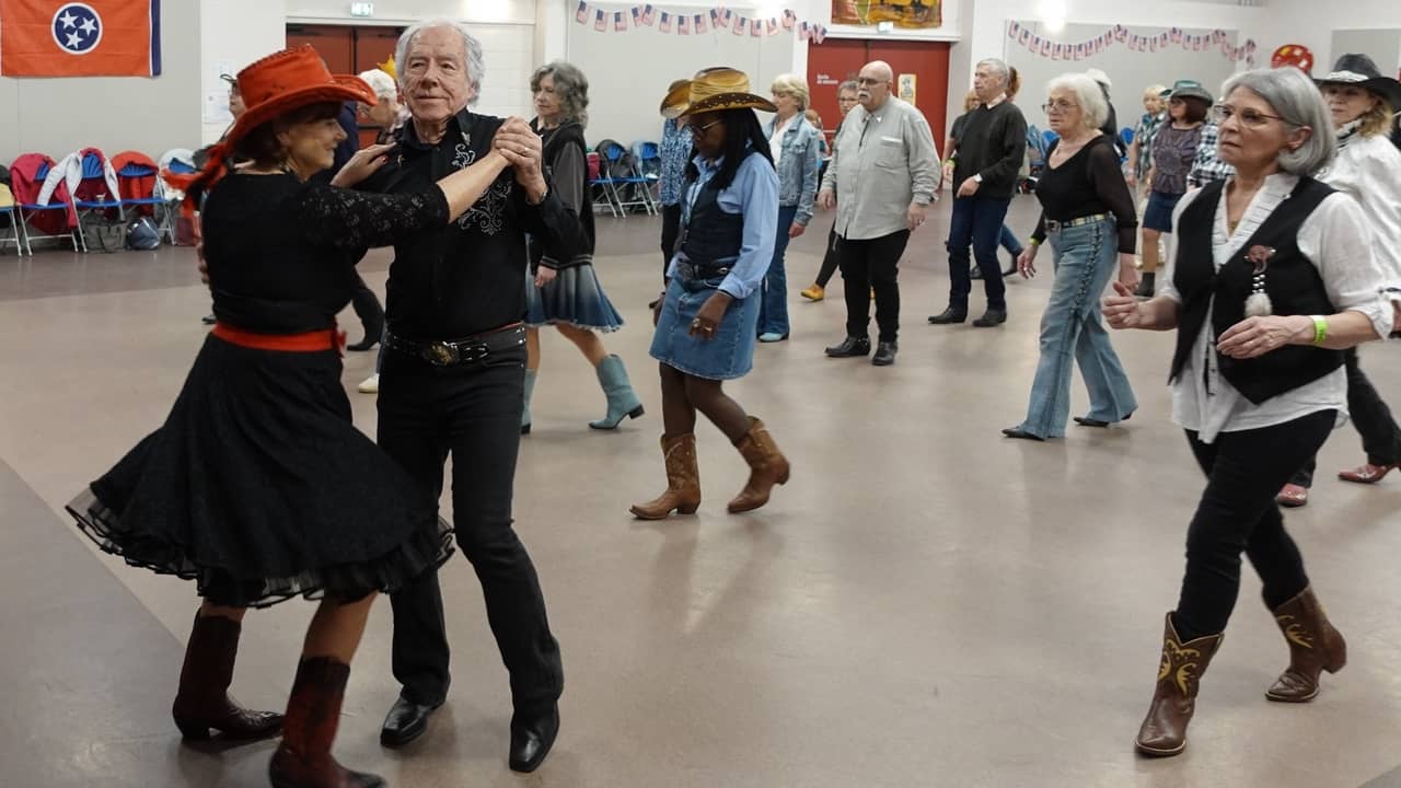 Rockin' Chairs chez les Cowboy Hat Dancers à Plaisir (78) / photo Eric Caumes