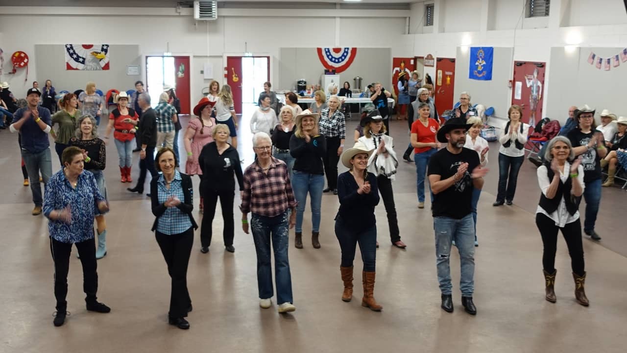 Rockin' Chairs chez les Cowboy Hat Dancers à Plaisir (78) / photo Eric Caumes