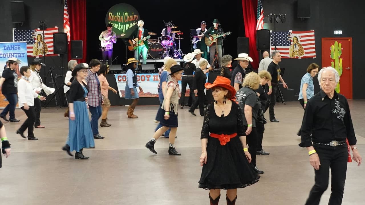 Rockin' Chairs chez les Cowboy Hat Dancers à Plaisir (78) / photo Eric Caumes