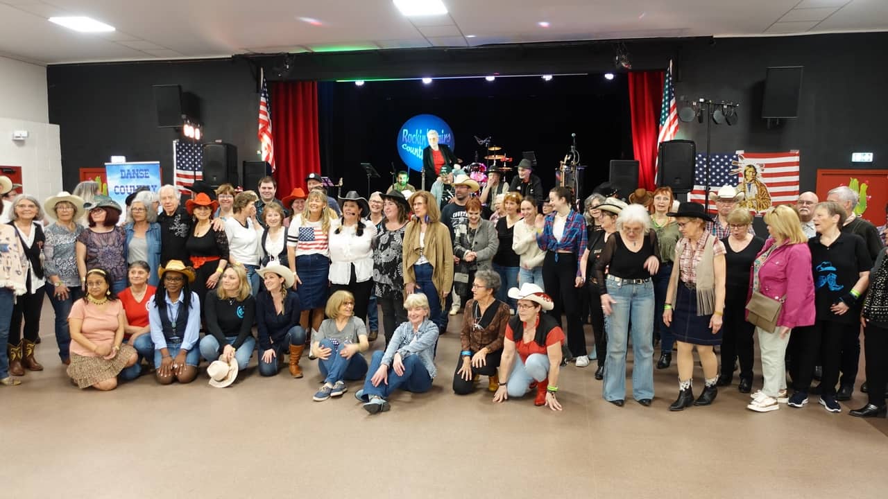 Rockin' Chairs chez les Cowboy Hat Dancers à Plaisir (78) / photo Eric Caumes