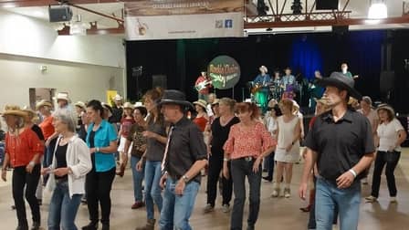 Medley par Rockin' Chairs, groupe country rock - Cévennes Danses Country - St-Privat-des-Vieux (Gard) - Vidéo : Eric Caumes